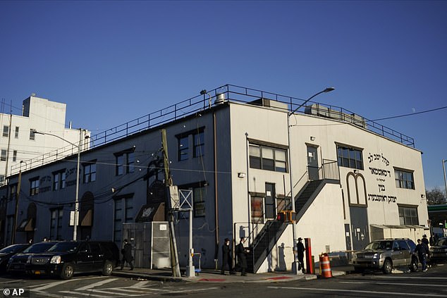 On November 8, crowds gathered in the Yetev Lev temple in Brooklyn to celebrate the nuptials of Yoel Teitelbaum, grandson of Satmar Grand Rabbi Aaron Teitelman