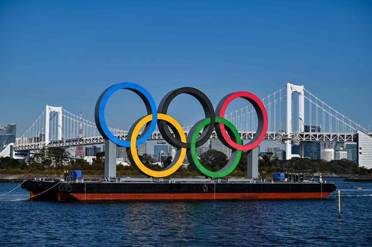 This file photo shows the Olympic Rings being reinstalled at the waterfront in Tokyo on Dec. 1, 2020. (AFP-Yonhap)