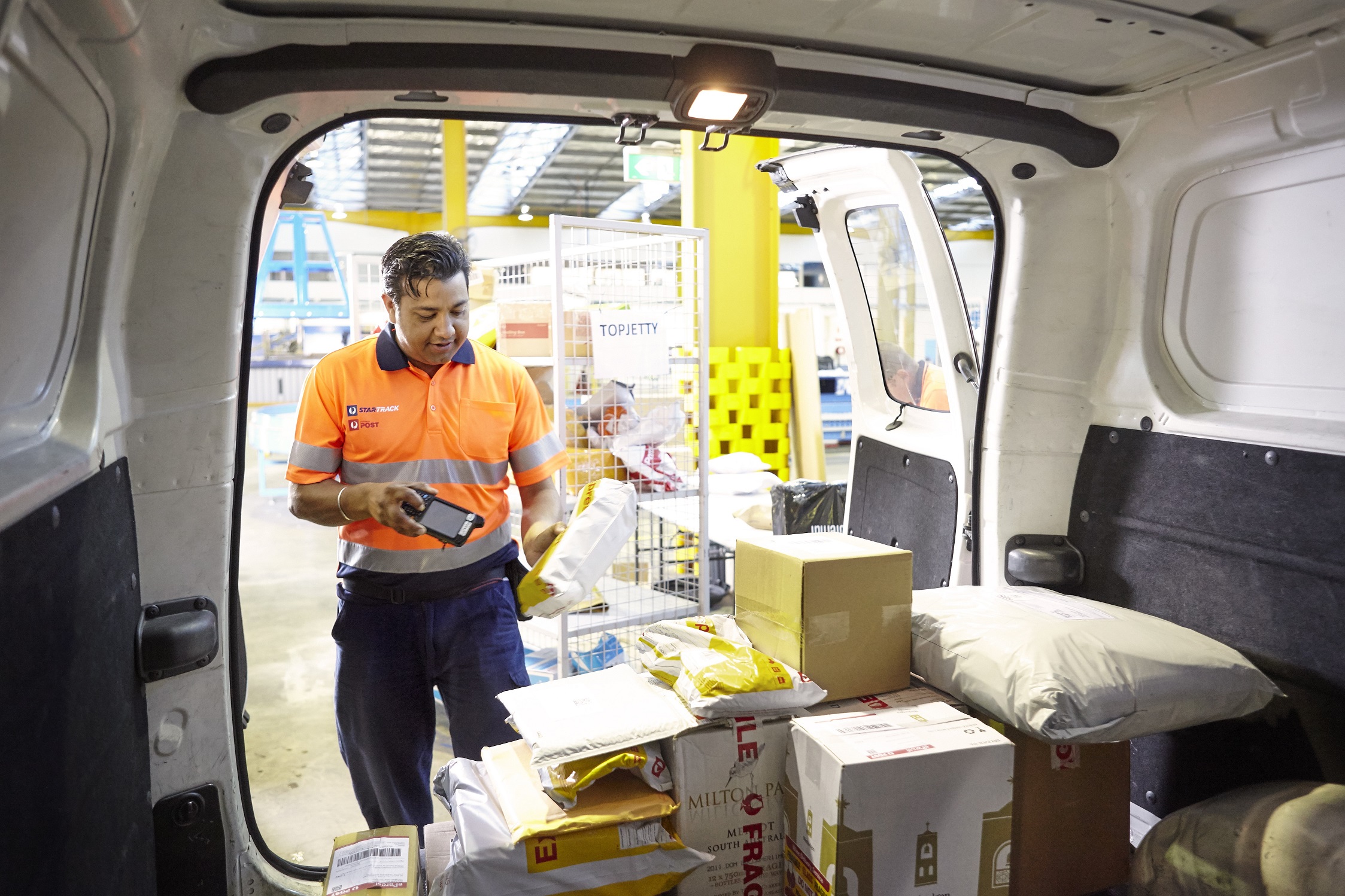 Parcel delivery lowres