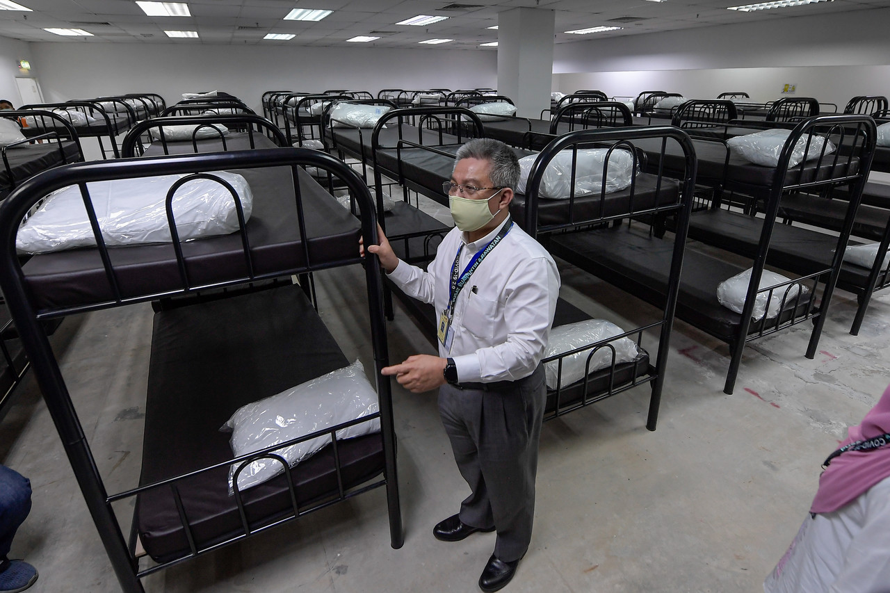 Health Minister Datuk Seri Dr Adham Baba briefs reporters at the Malaysia Agro Exposition Park Serdang (Maeps) today. — Bernama pic